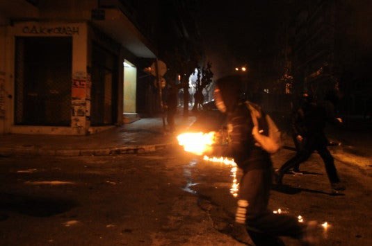 Εξάρχεια: Ένα ακόμη… πάρτυ με μολότοφ το Σαββατόβραδο